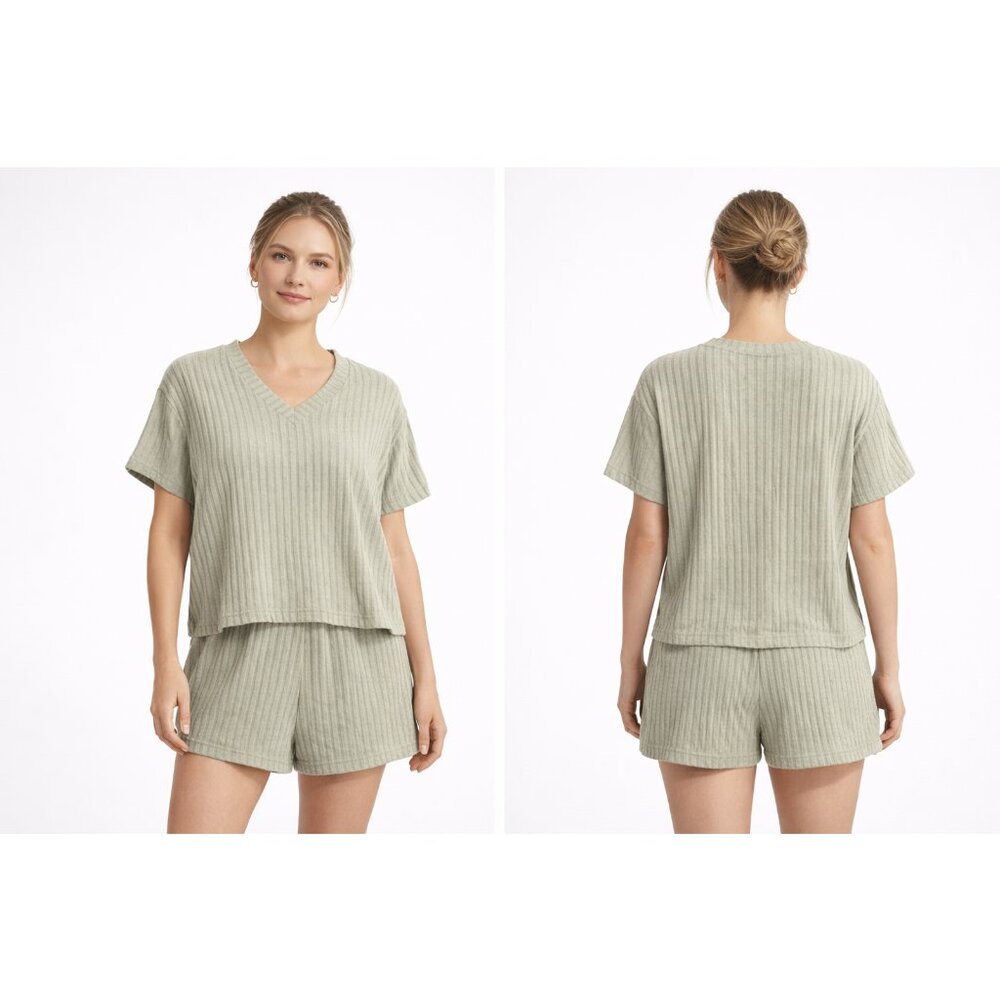 Ensemble Femme Loungewear Côtelé Vert Sauge – Haut Col V & Short Taille Élastiqu